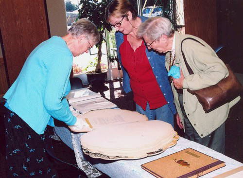 archival-scrapbook-viewing-aauw-web